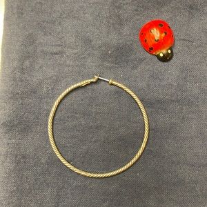 100% authentic ONE David Yurman hoop earring